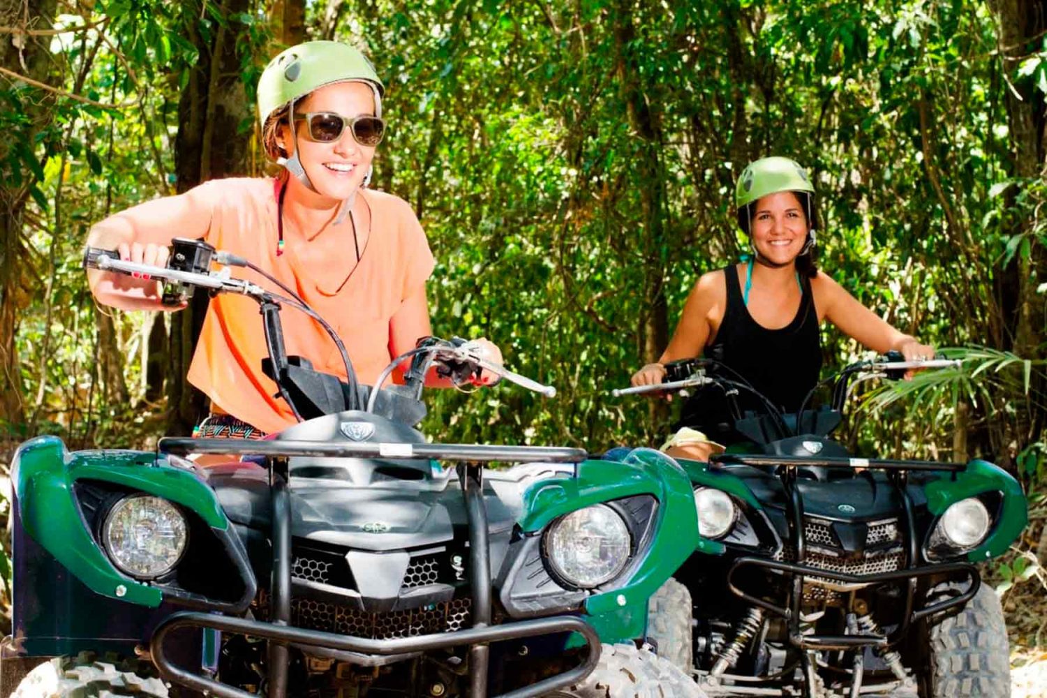 ATV recorriendo los senderos