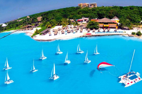 Isla Mujeres en Catamaran y Beach club