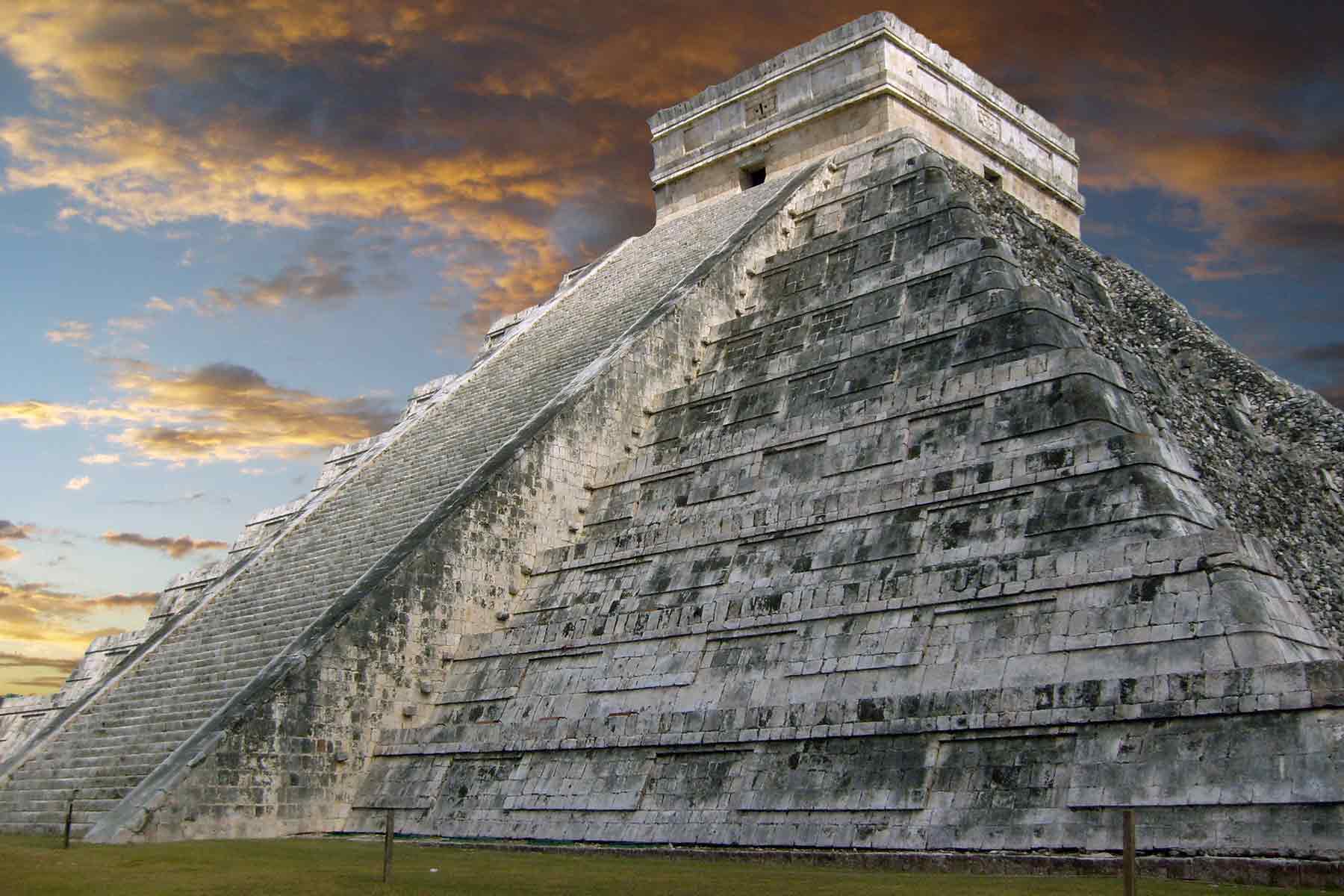 El Castillo, main pyramid of Chichen Itza