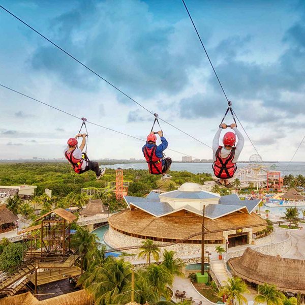 Tirolesas en Ventura Park