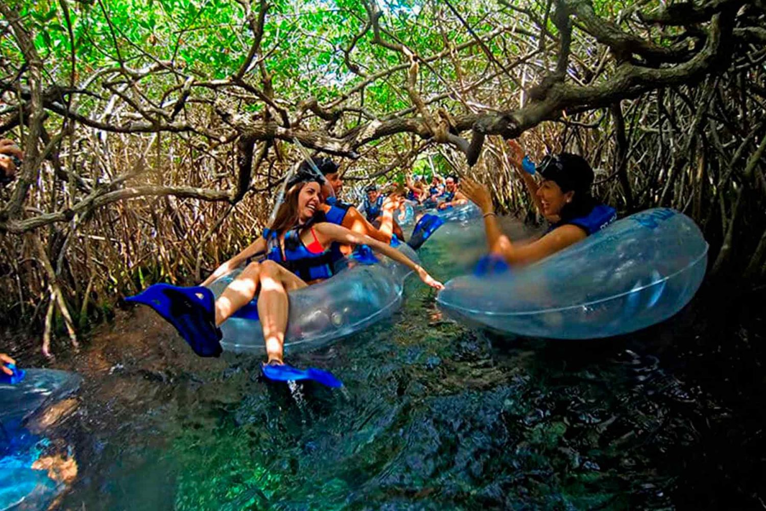 Llantas inflables en el rio de Xelha