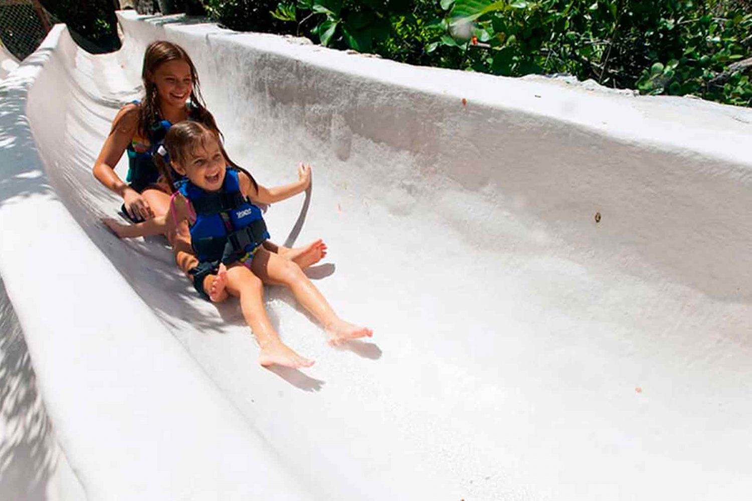 Niños en Tobogan de Xelha