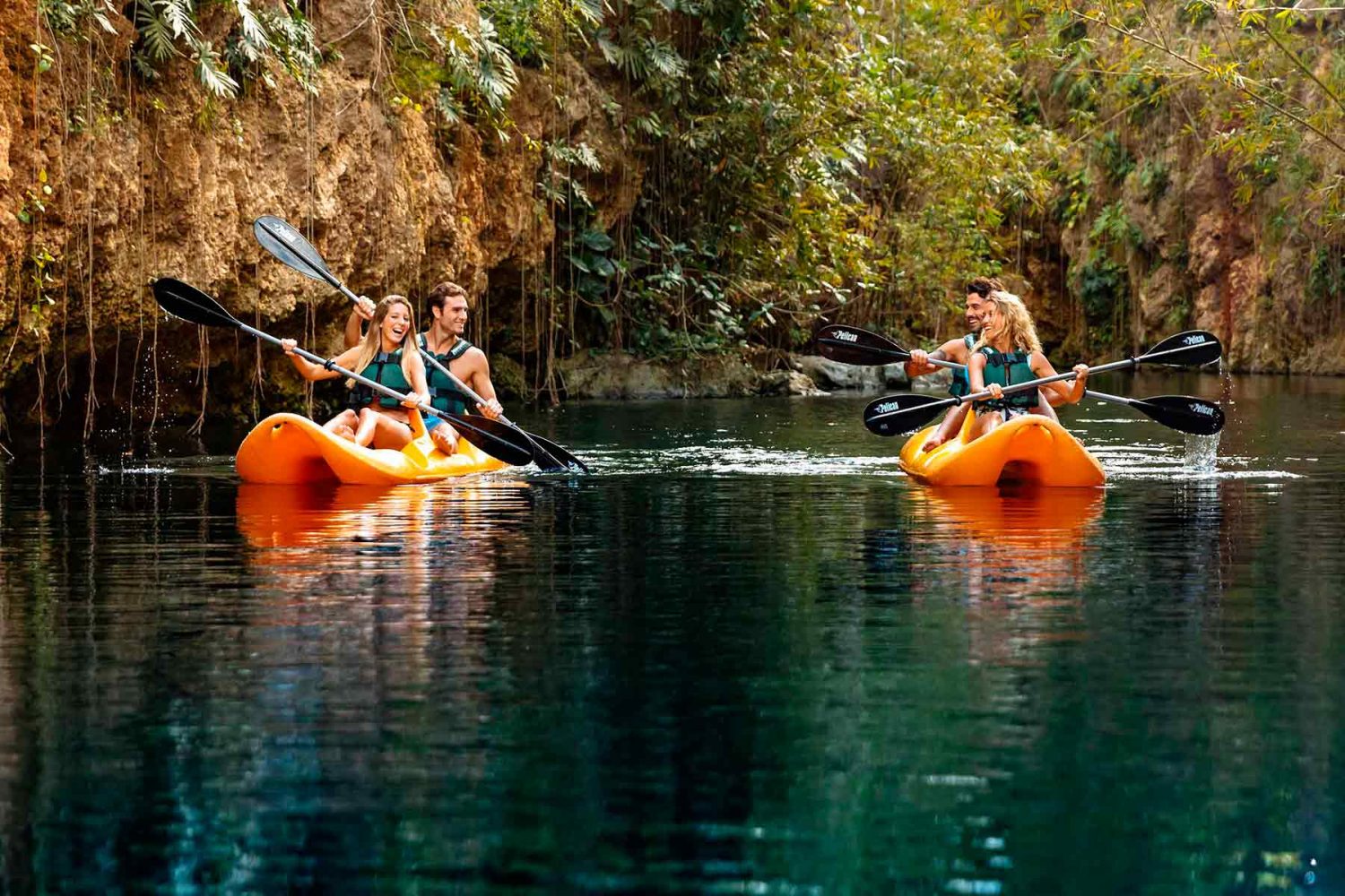 practica de kayak en cenote mixto