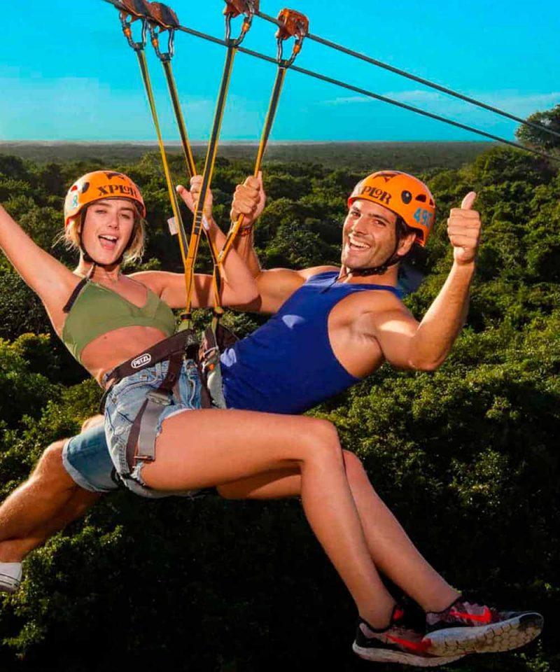 Pareja en tirolesa de Xplor