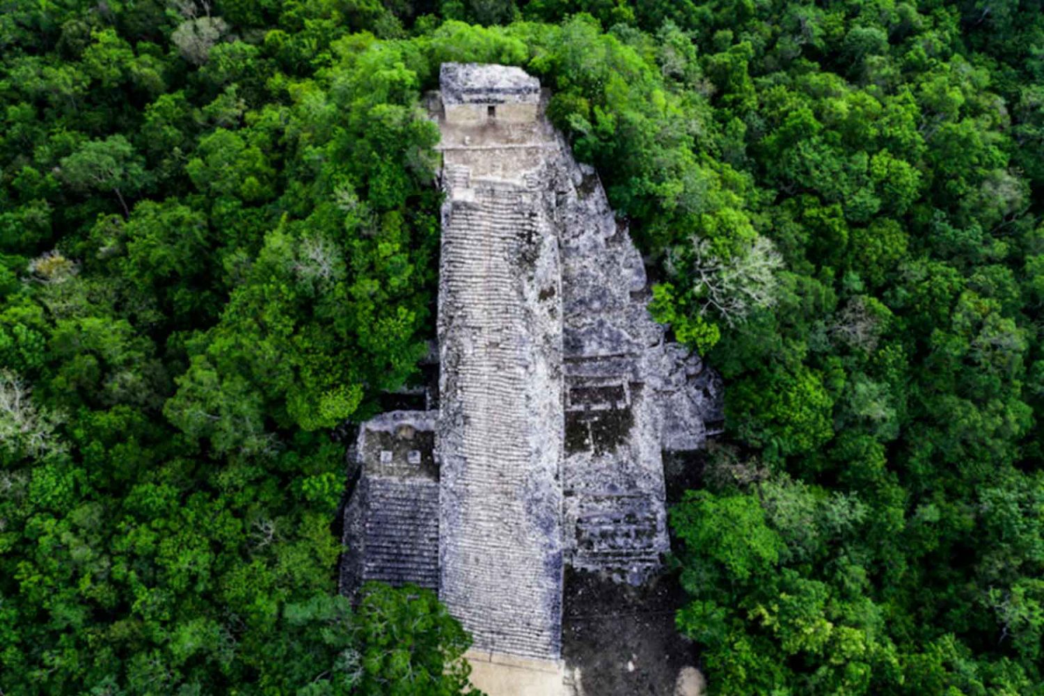 Fotografia aerea de la piramide de Coba