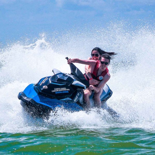 Jet Ski a toda velocidad en Cancun