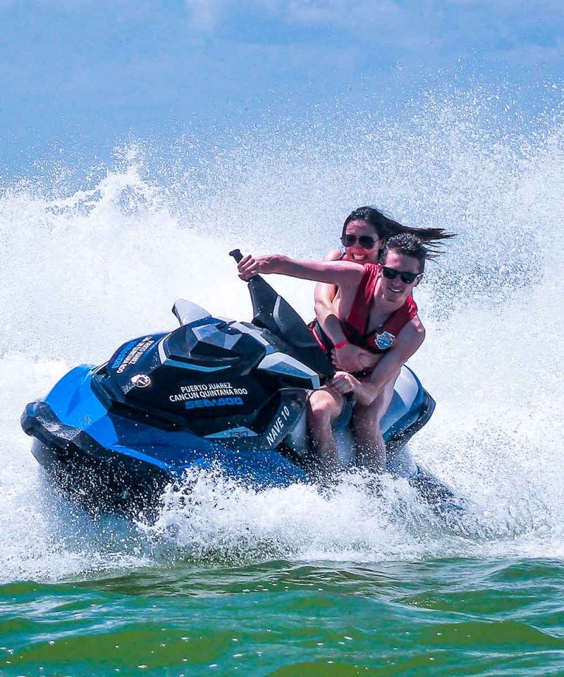 Jet Ski a toda velocidad en Cancun